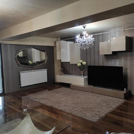 קריובה Apartament Lux Ultracentral מראה חיצוני תמונה